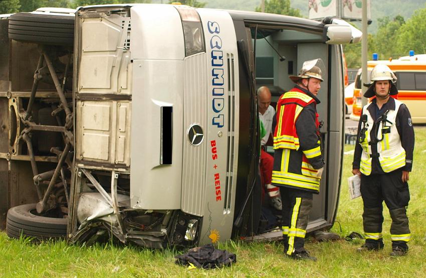 Schwerer Unfall mit Reisebus Lohmar Donrather Dreieck P194.JPG